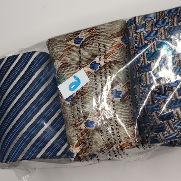 100% Silk (3) Tie Bundle - Picture 6 of 6